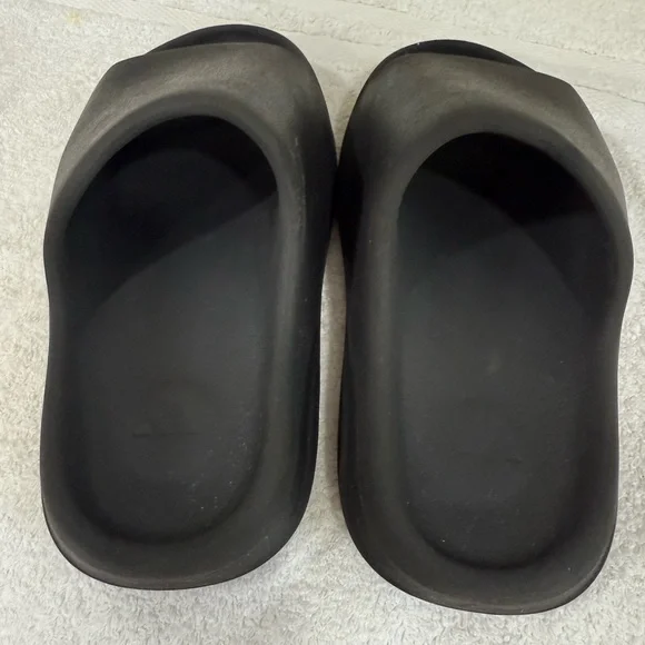 Kids Size 4 Youth Yeezy Onyx Black Slide Sandals - Picture 2 of 10
